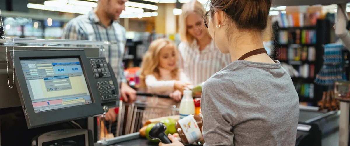 ergonomia-para-checkout-operador-de-caixa-prolabore-cadeira-ergonomicas-apoio-de-pe-ergonomico.jpg