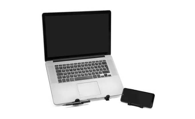 suporte-notebook-ergonomico-cromado-prolabore-com-ponteiras-com-notebook
